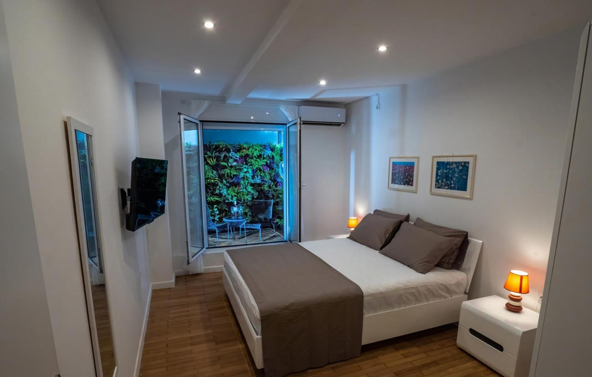Apartment My Secret Garden - With 2 Private Rooms, Separate Baths And Balcony Garden