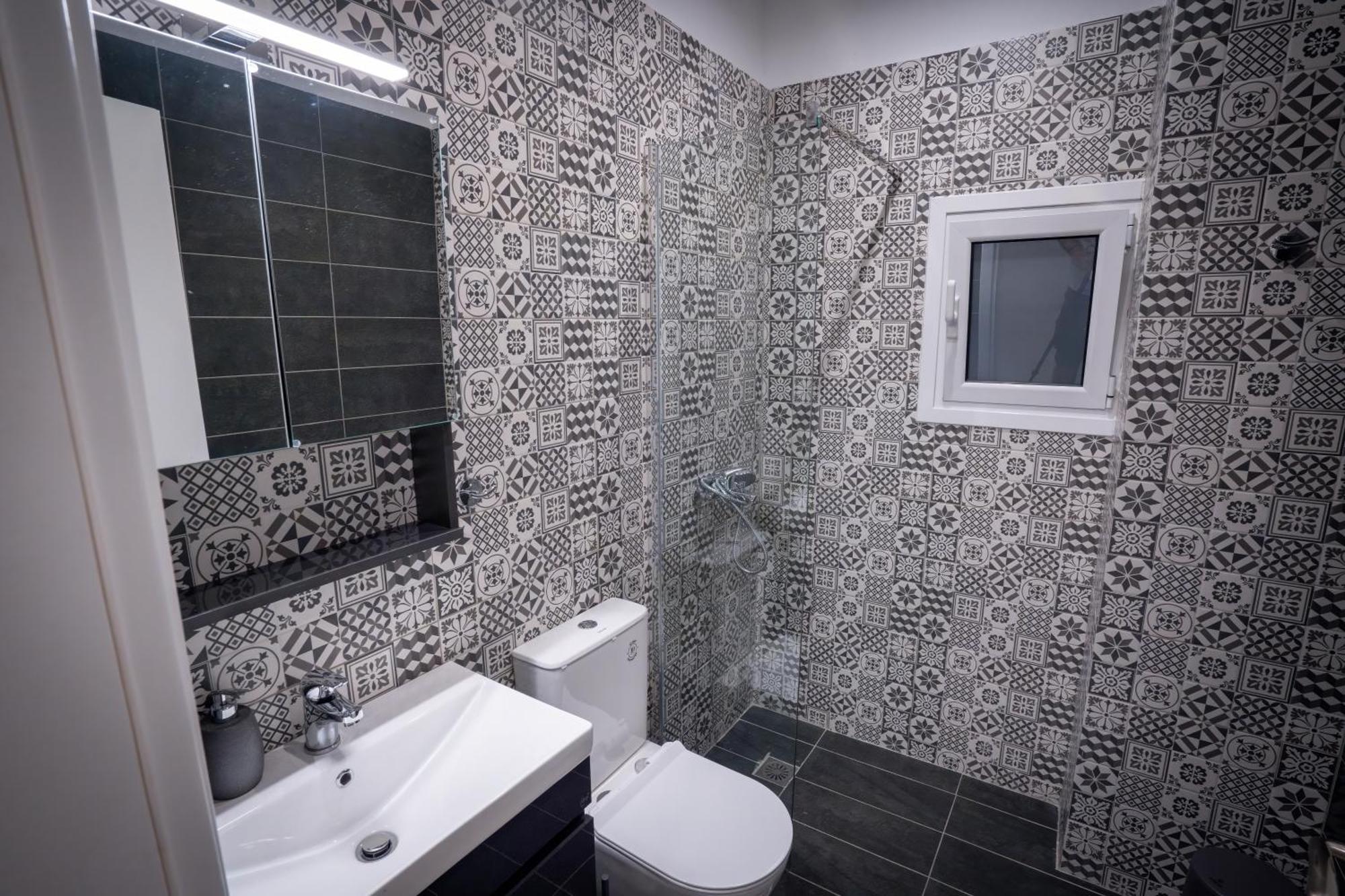 Apartment My Secret Garden - With 2 Private Rooms, Separate Baths And Balcony Garden Athens