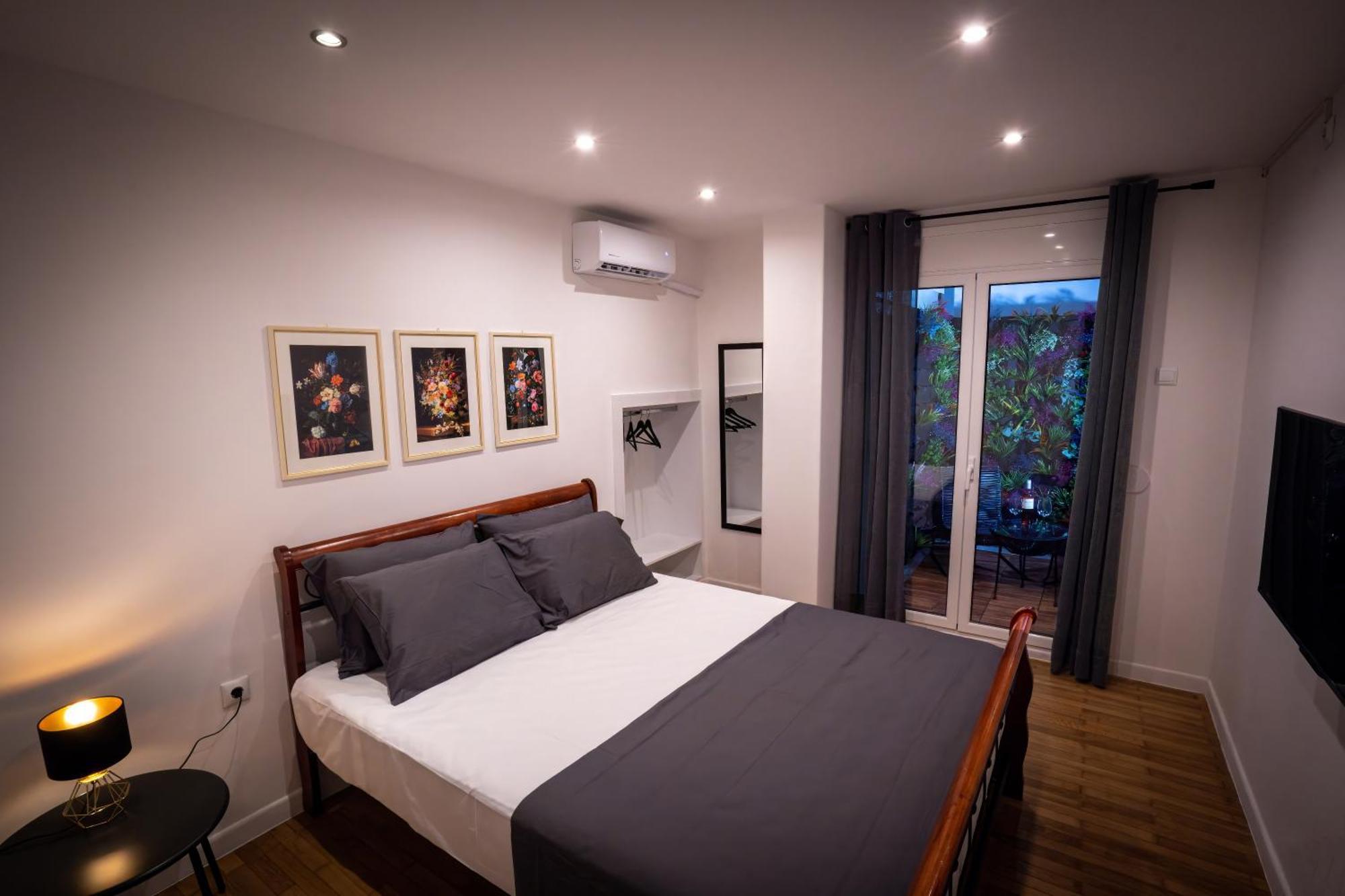 Apartment My Secret Garden - With 2 Private Rooms, Separate Baths And Balcony Garden