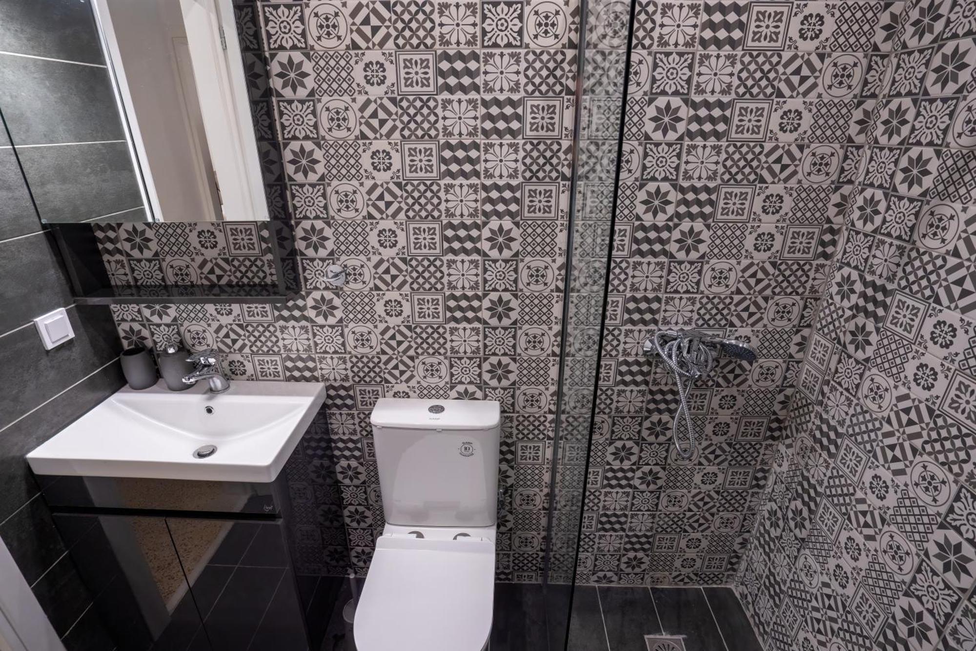 My Secret Garden - With 2 Private Rooms, Separate Baths And Balcony Garden Διαμέρισμα